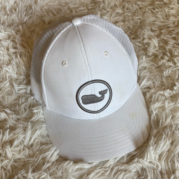 Vineyard Vines performance embroidered logo whale dot adjustable trucker cap - Picture 2 of 5